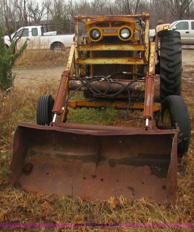 image for item D9117 Minneapolis Moline 336-4 tractor with loader