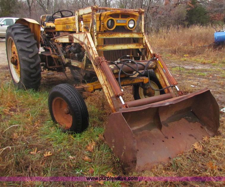 image for item D9117 Minneapolis Moline 336-4 tractor with loader