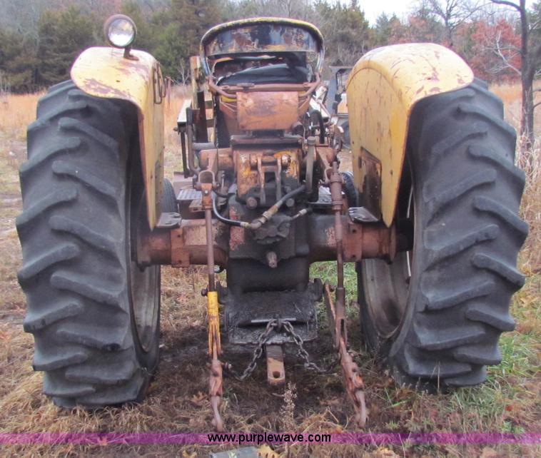 image for item D9117 Minneapolis Moline 336-4 tractor with loader