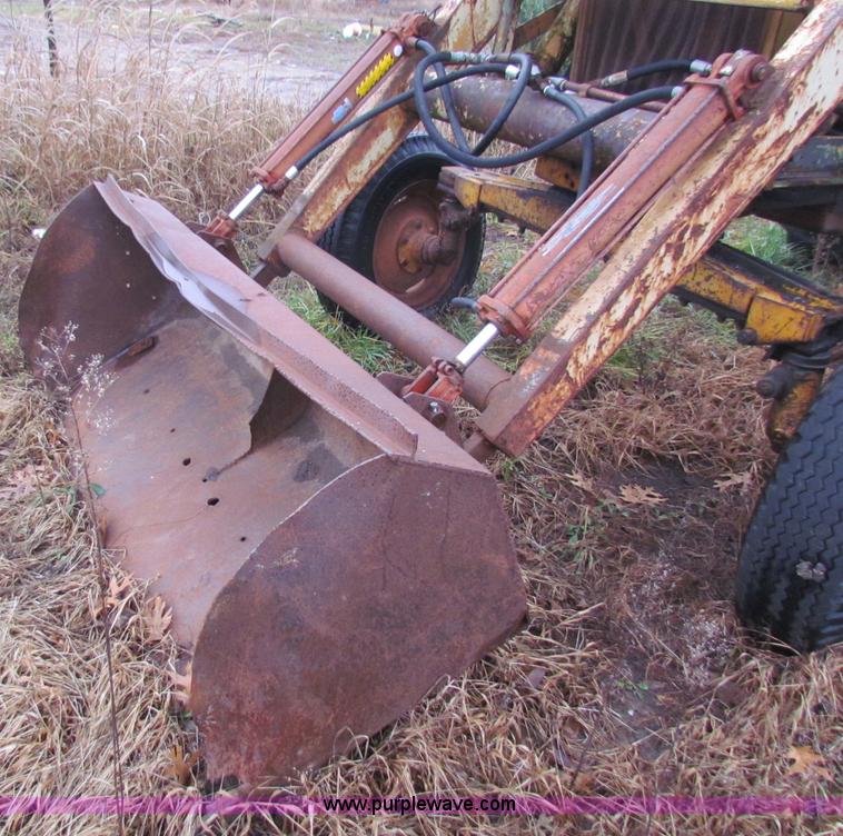 image for item D9117 Minneapolis Moline 336-4 tractor with loader
