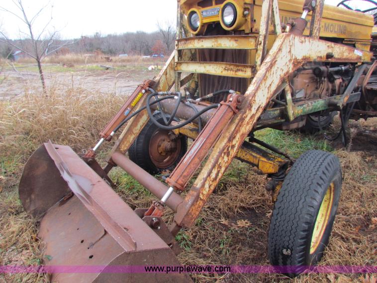 image for item D9117 Minneapolis Moline 336-4 tractor with loader