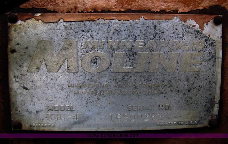 image for item D9117 Minneapolis Moline 336-4 tractor with loader