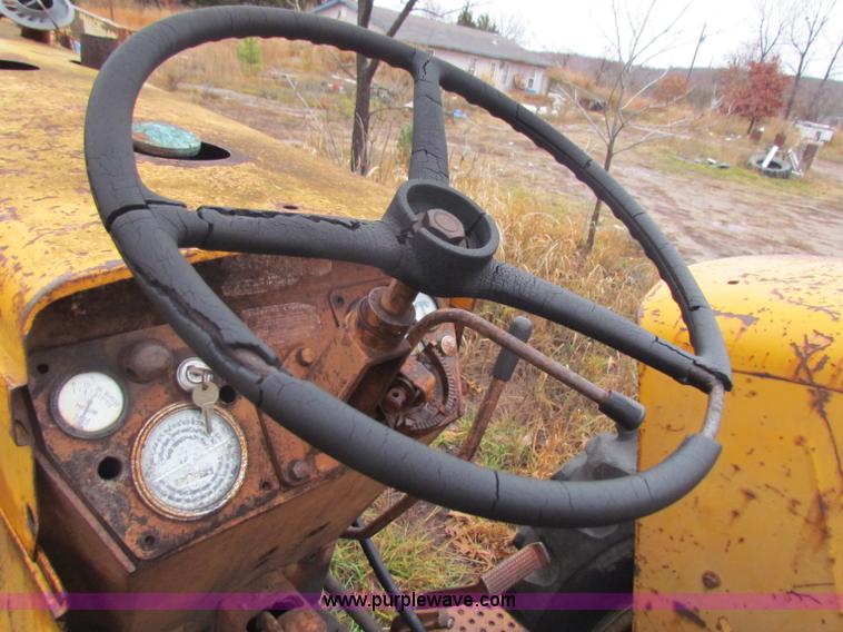 image for item D9117 Minneapolis Moline 336-4 tractor with loader