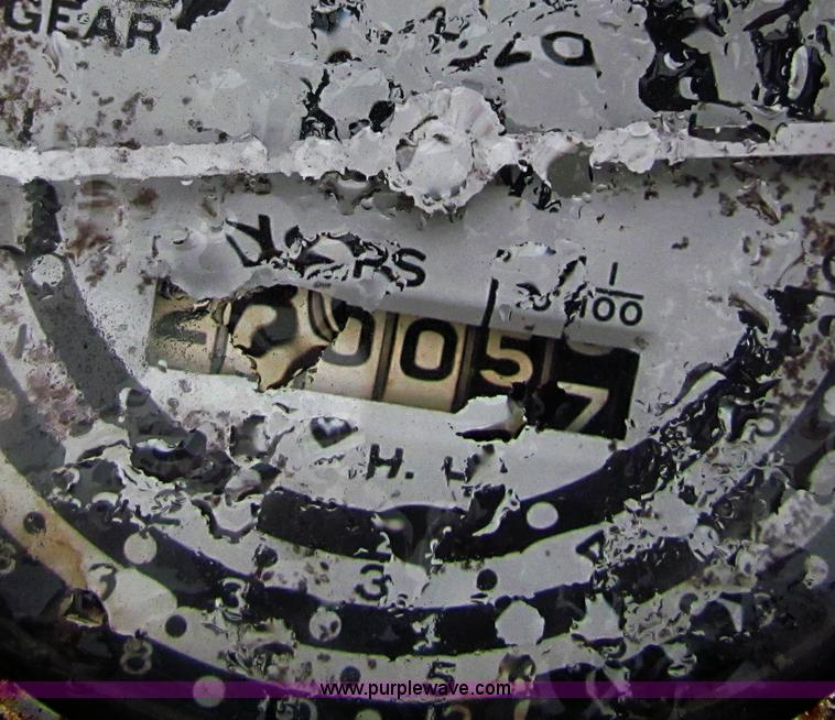 image for item D9117 Minneapolis Moline 336-4 tractor with loader