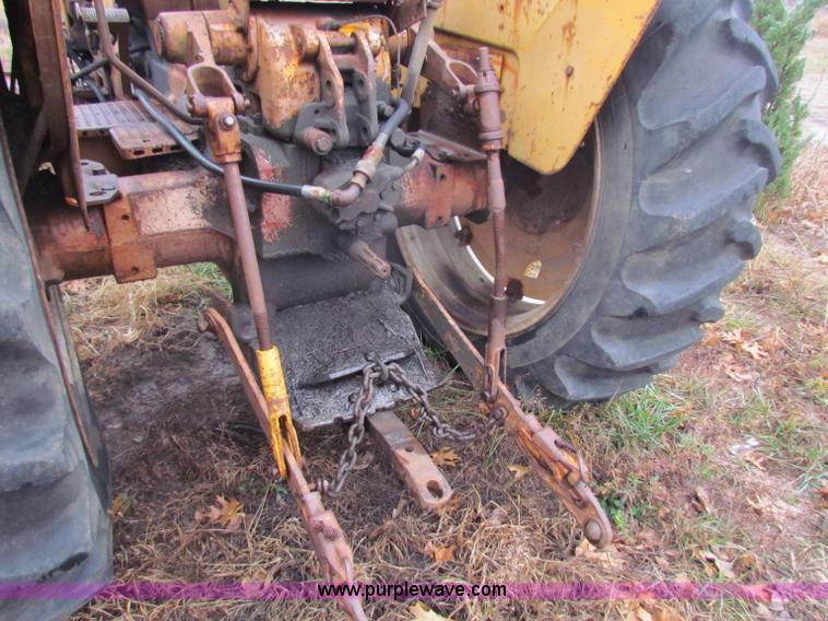 image for item D9117 Minneapolis Moline 336-4 tractor with loader