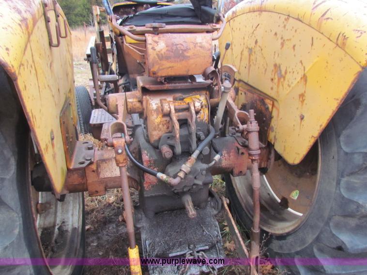 image for item D9117 Minneapolis Moline 336-4 tractor with loader