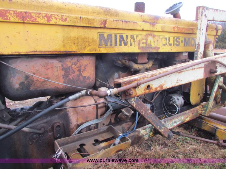 image for item D9117 Minneapolis Moline 336-4 tractor with loader