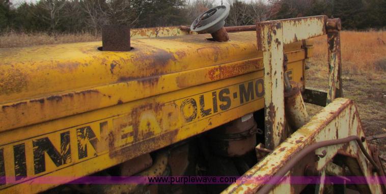 image for item D9117 Minneapolis Moline 336-4 tractor with loader