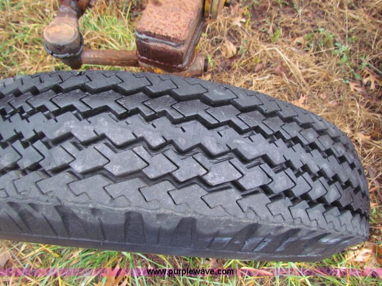 image for item D9117 Minneapolis Moline 336-4 tractor with loader