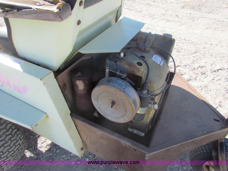 image for item D9183 Grasshopper 1210 mower