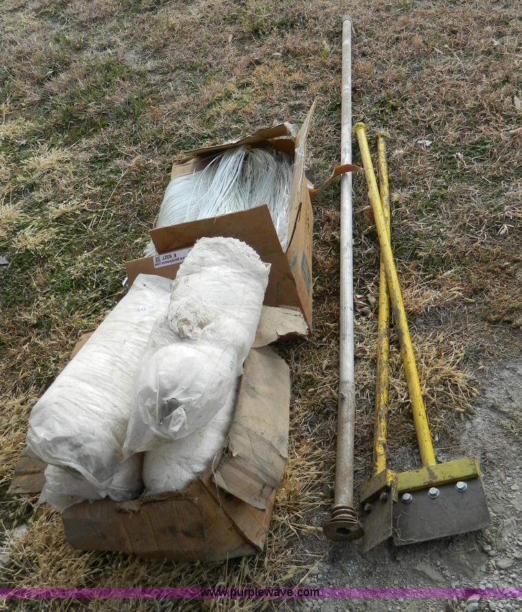 image for item E9328 Assorted tools