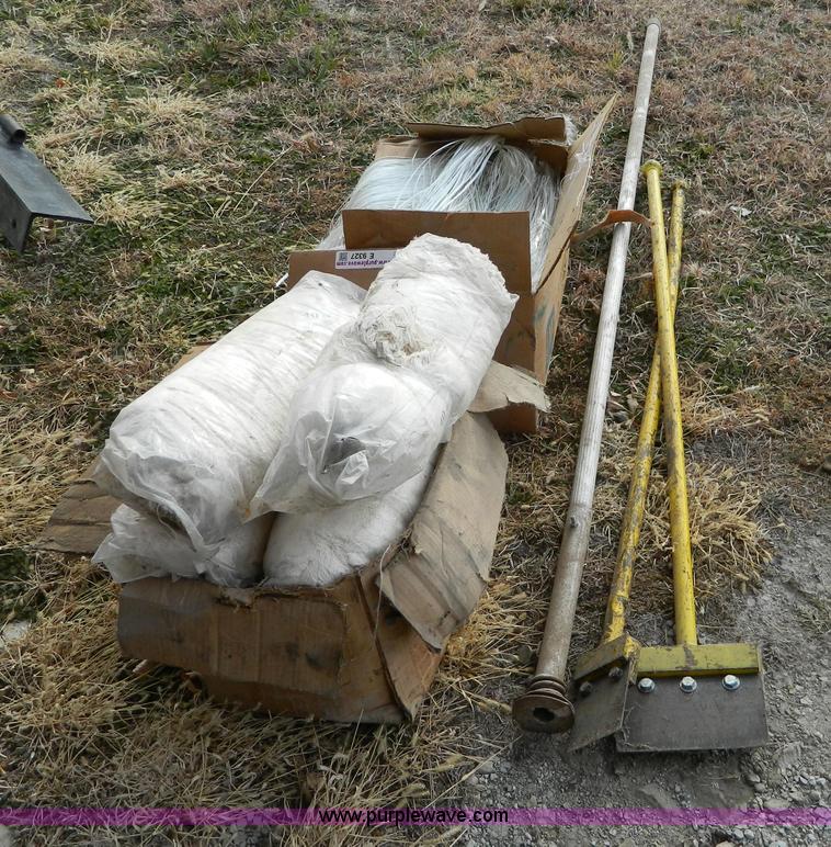 image for item E9328 Assorted tools