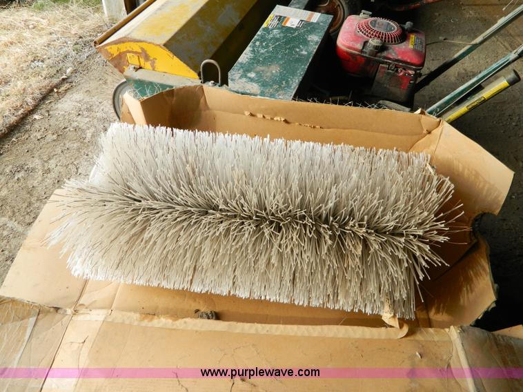 image for item E9331 Reeves 3' power broom