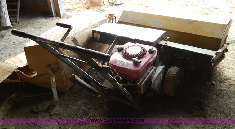 image for item E9331 Reeves 3' power broom