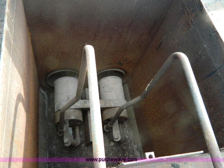 image for item E9334 1978 Reeves 380 gallon roofing equipment kettle pot