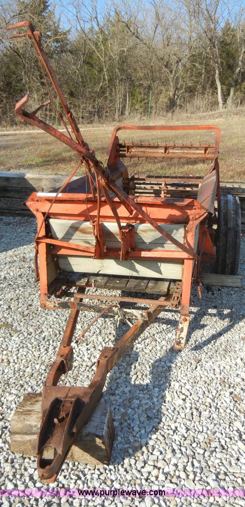 image for item H9237 Manure spreader