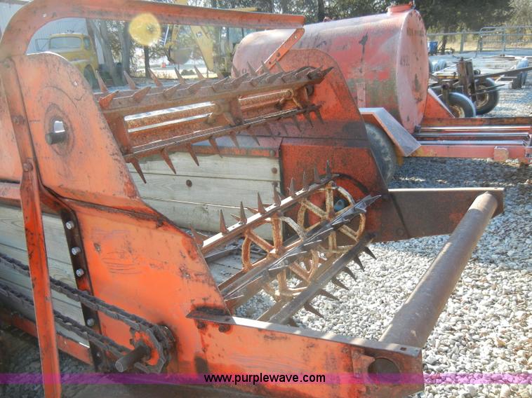 image for item H9237 Manure spreader