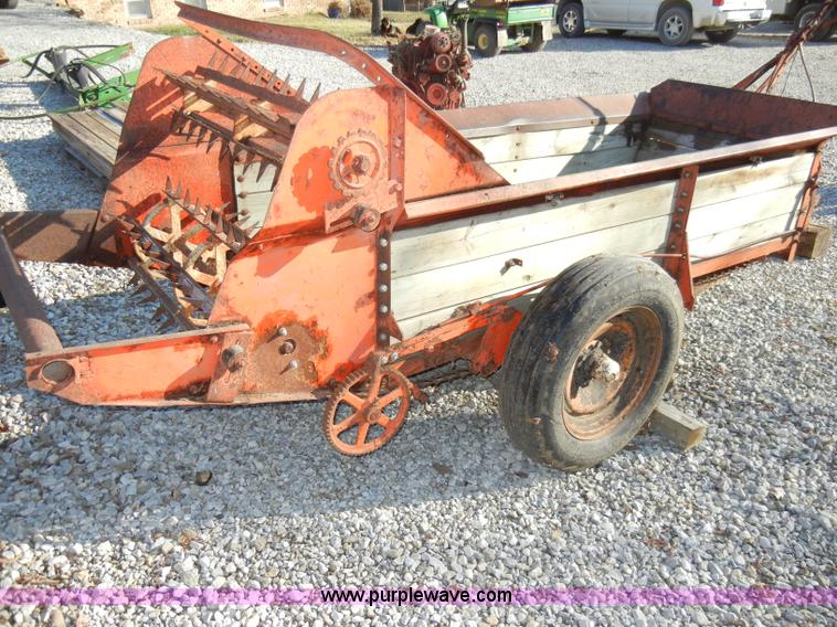 image for item H9237 Manure spreader