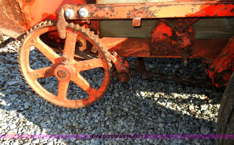 image for item H9237 Manure spreader