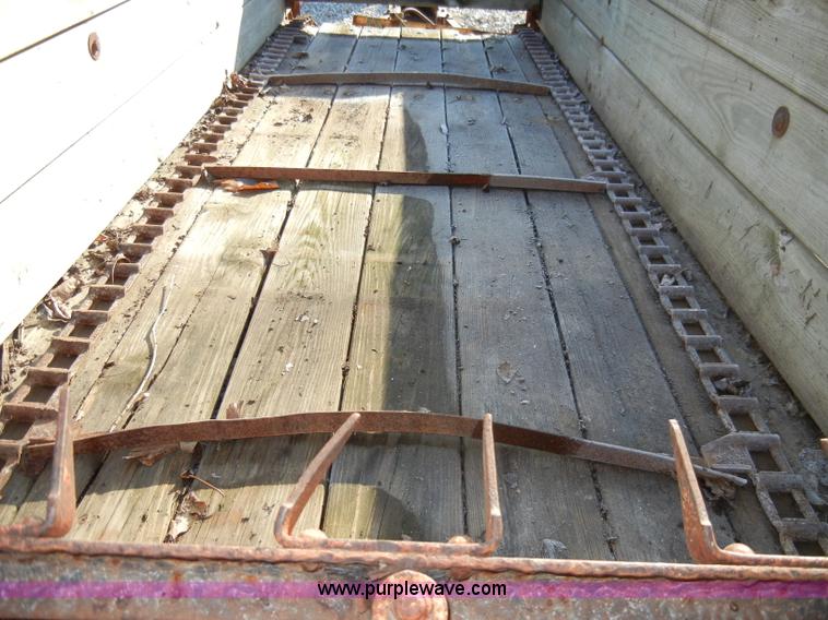 image for item H9237 Manure spreader