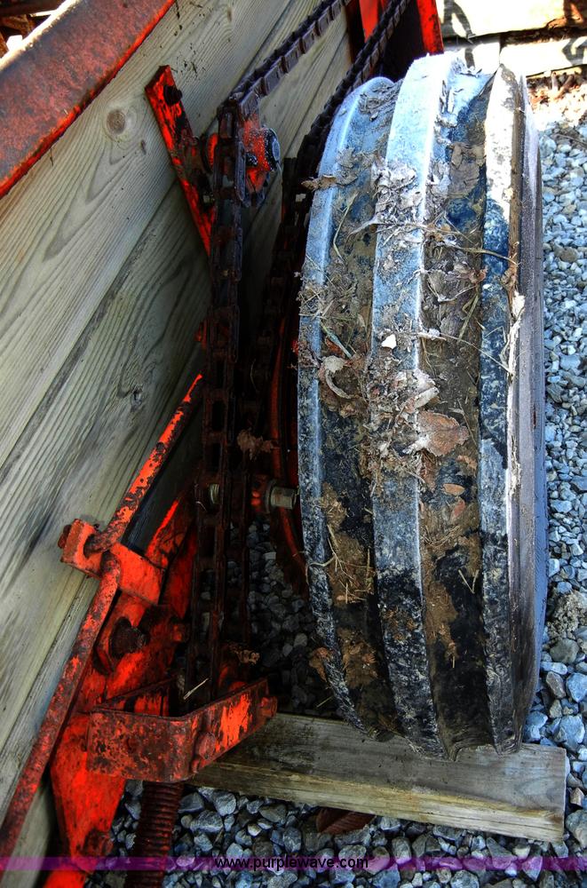 image for item H9237 Manure spreader