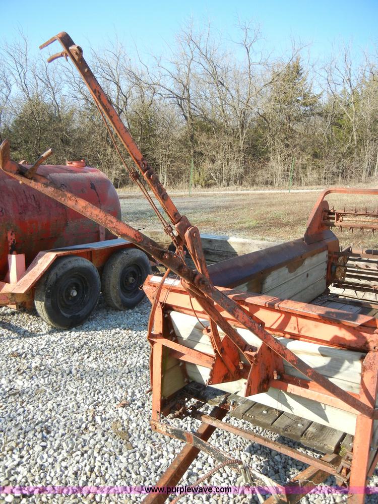 image for item H9237 Manure spreader