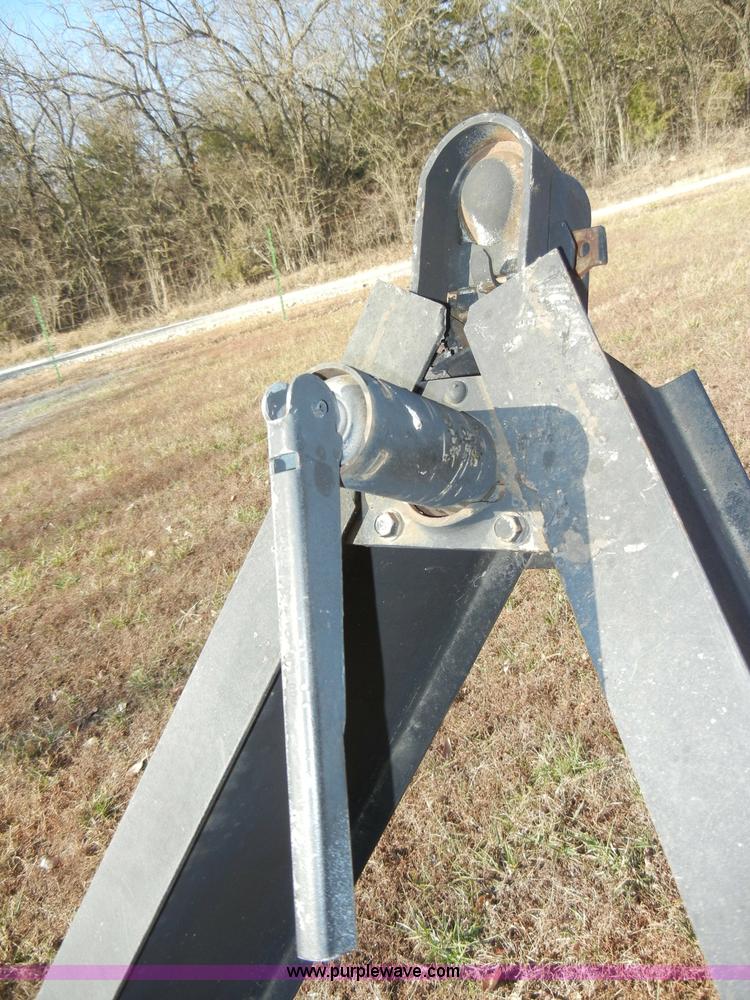 Mobile home hitch in Topeka, KS Item H9238 sold Purple Wave