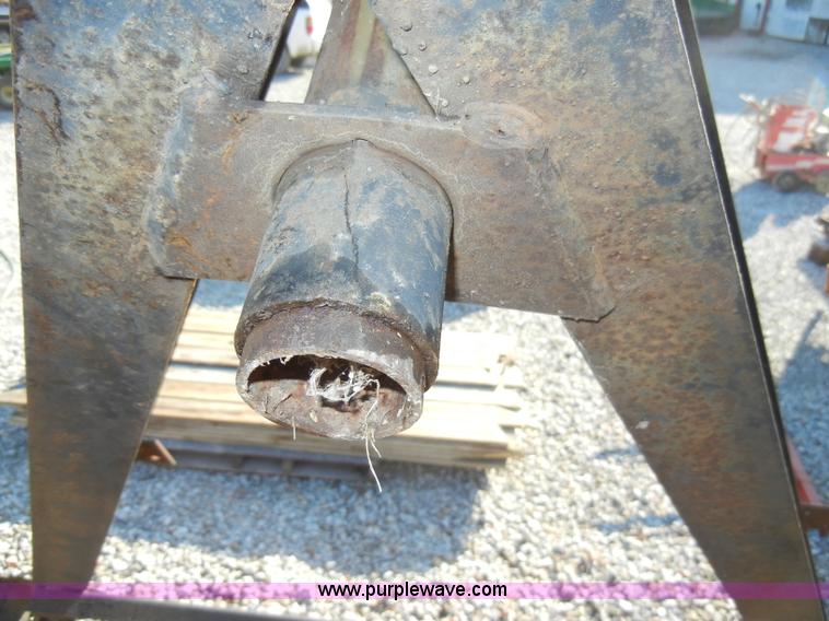 Mobile home hitch in Topeka, KS Item H9238 sold Purple Wave