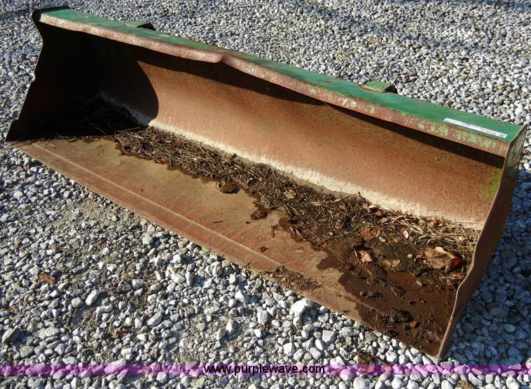 image for item H9244 John Deere 6' loader bucket