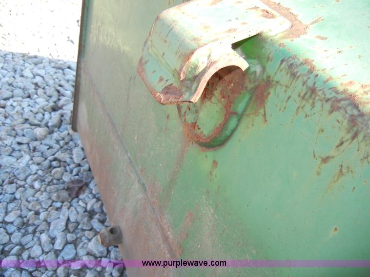 image for item H9244 John Deere 6' loader bucket