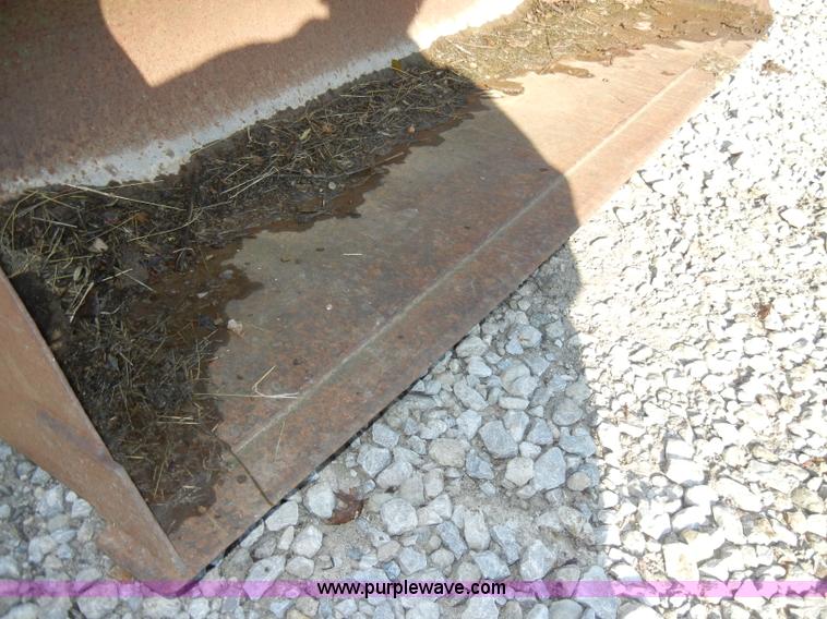 image for item H9244 John Deere 6' loader bucket