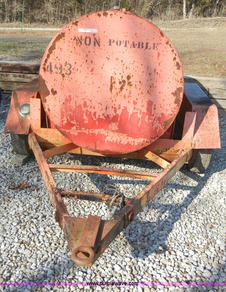 image for item H9247 1986 JFW water tank trailer