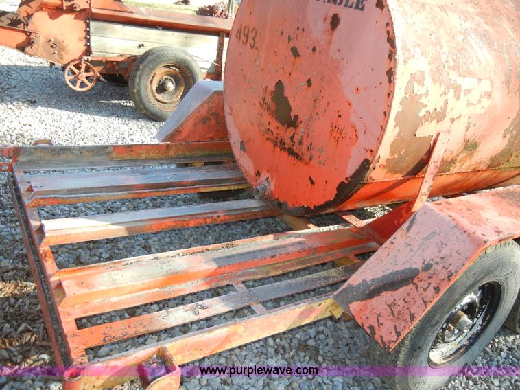 image for item H9247 1986 JFW water tank trailer