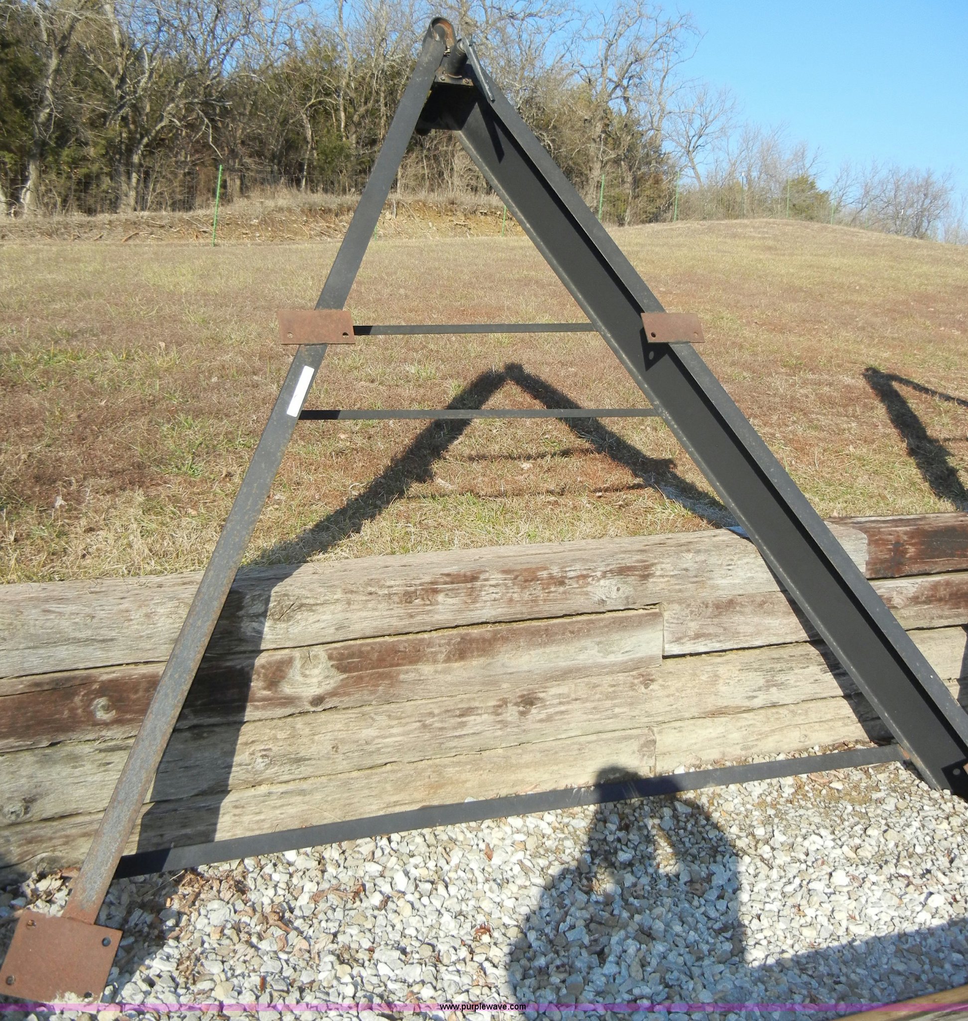 Mobile home hitch in Topeka, KS Item H9238 sold Purple Wave