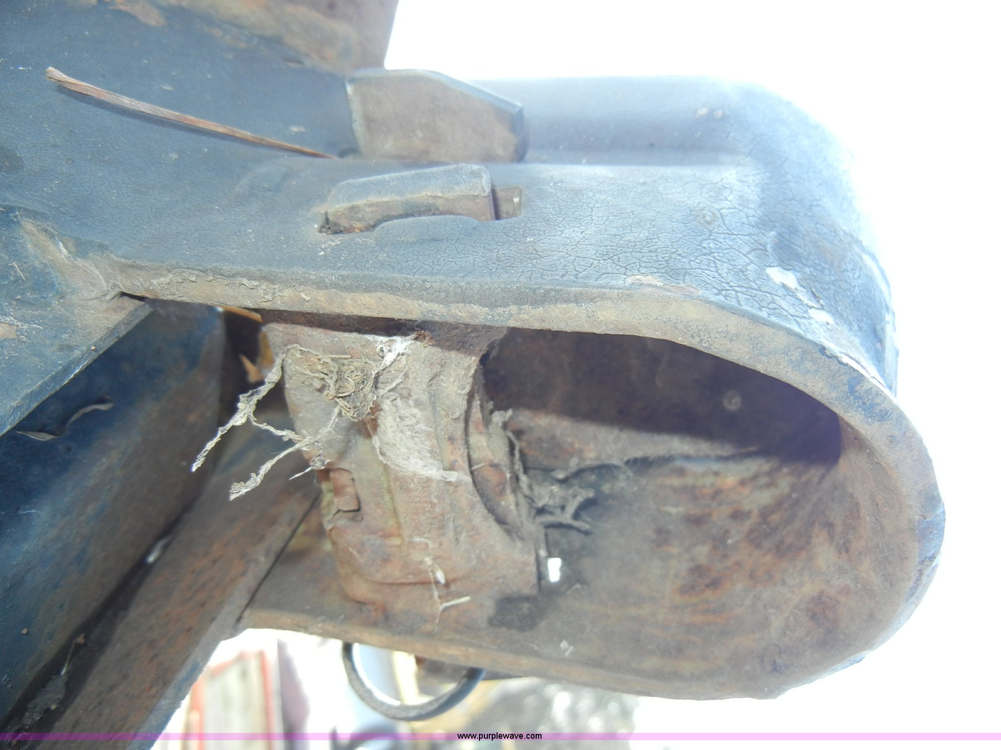 Mobile home hitch in Topeka, KS Item H9239 sold Purple Wave