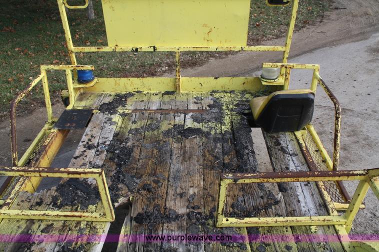 image for item A6606 1993 tandem axle gooseneck trailer