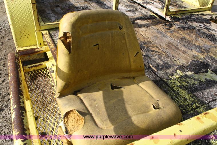 image for item A6606 1993 tandem axle gooseneck trailer