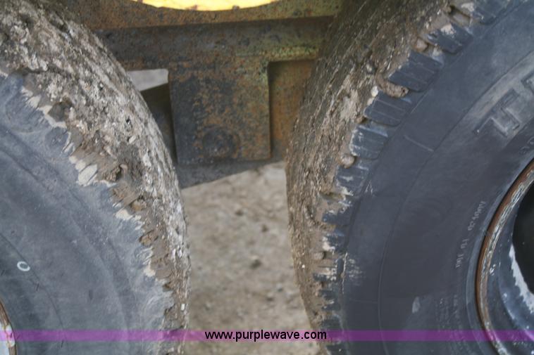 image for item A6606 1993 tandem axle gooseneck trailer