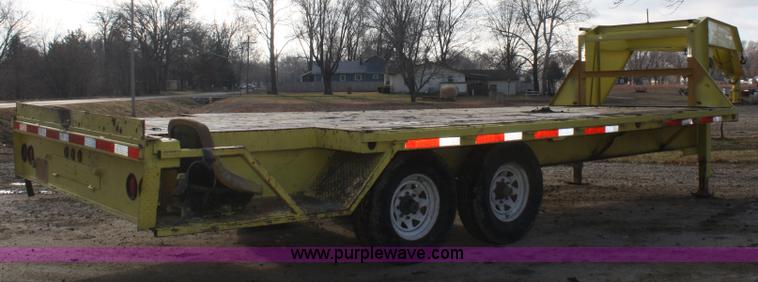 image for item A6607 2003 tandem axle gooseneck trailer