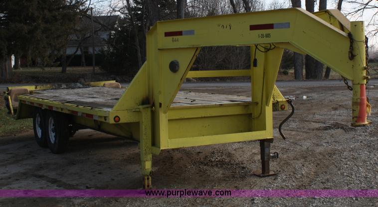 image for item A6607 2003 tandem axle gooseneck trailer
