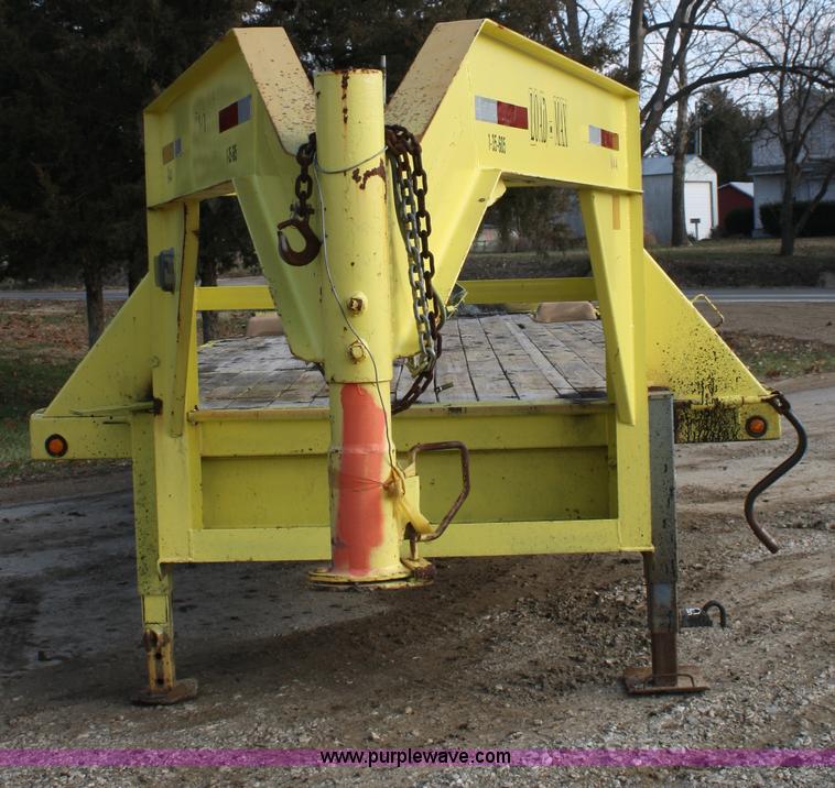 image for item A6607 2003 tandem axle gooseneck trailer