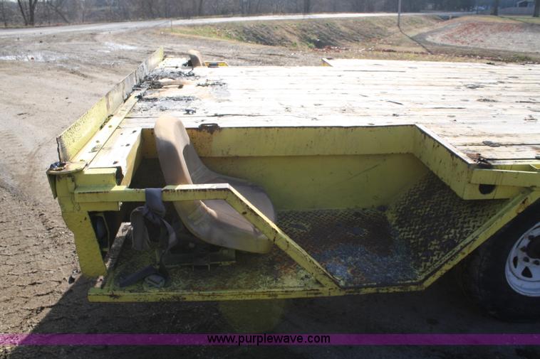 image for item A6607 2003 tandem axle gooseneck trailer