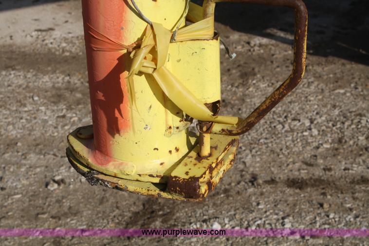 image for item A6607 2003 tandem axle gooseneck trailer