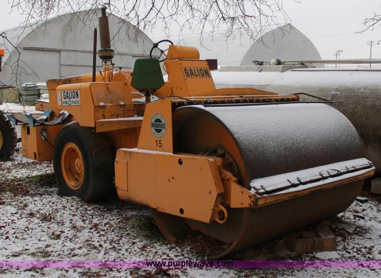 image for item B8776 Galion vibro-static single drum roller