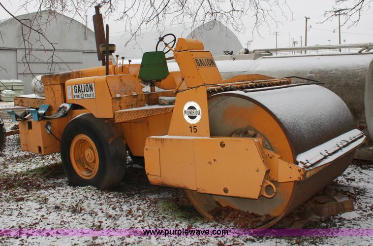 image for item B8776 Galion vibro-static single drum roller