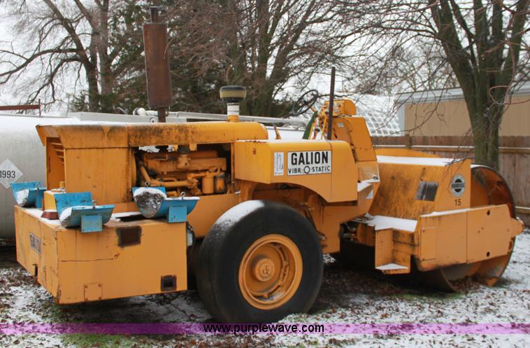 image for item B8776 Galion vibro-static single drum roller