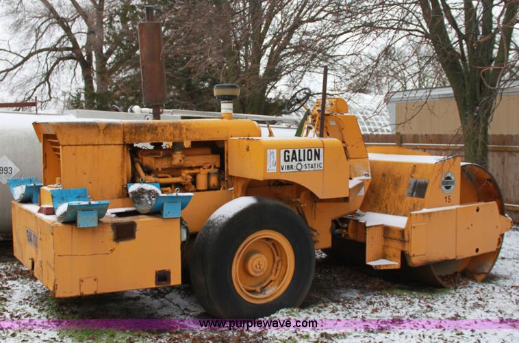 image for item B8776 Galion vibro-static single drum roller