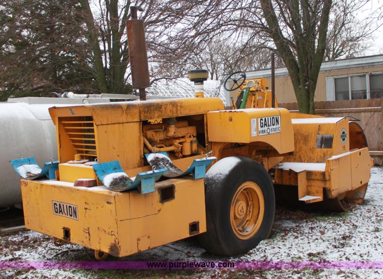 image for item B8776 Galion vibro-static single drum roller