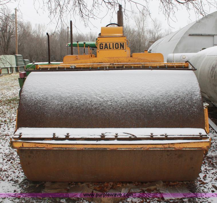 image for item B8776 Galion vibro-static single drum roller