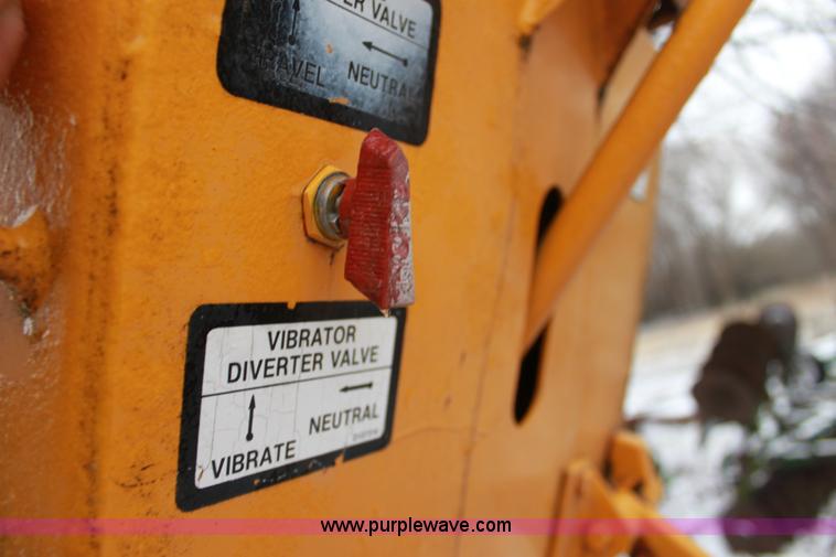 image for item B8776 Galion vibro-static single drum roller